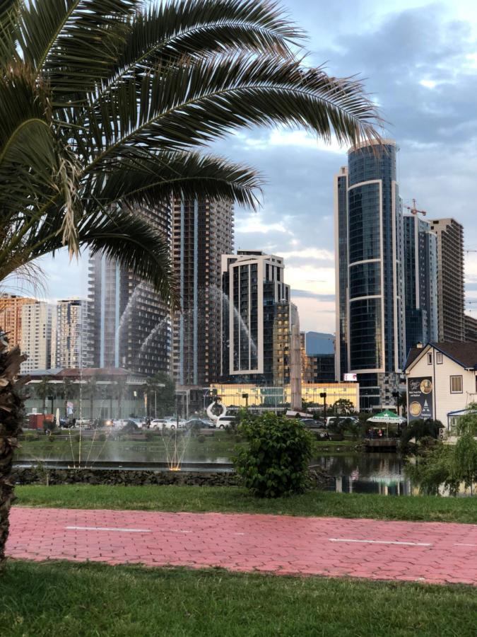 Апартамент У Моря Batumi Exteriör bild