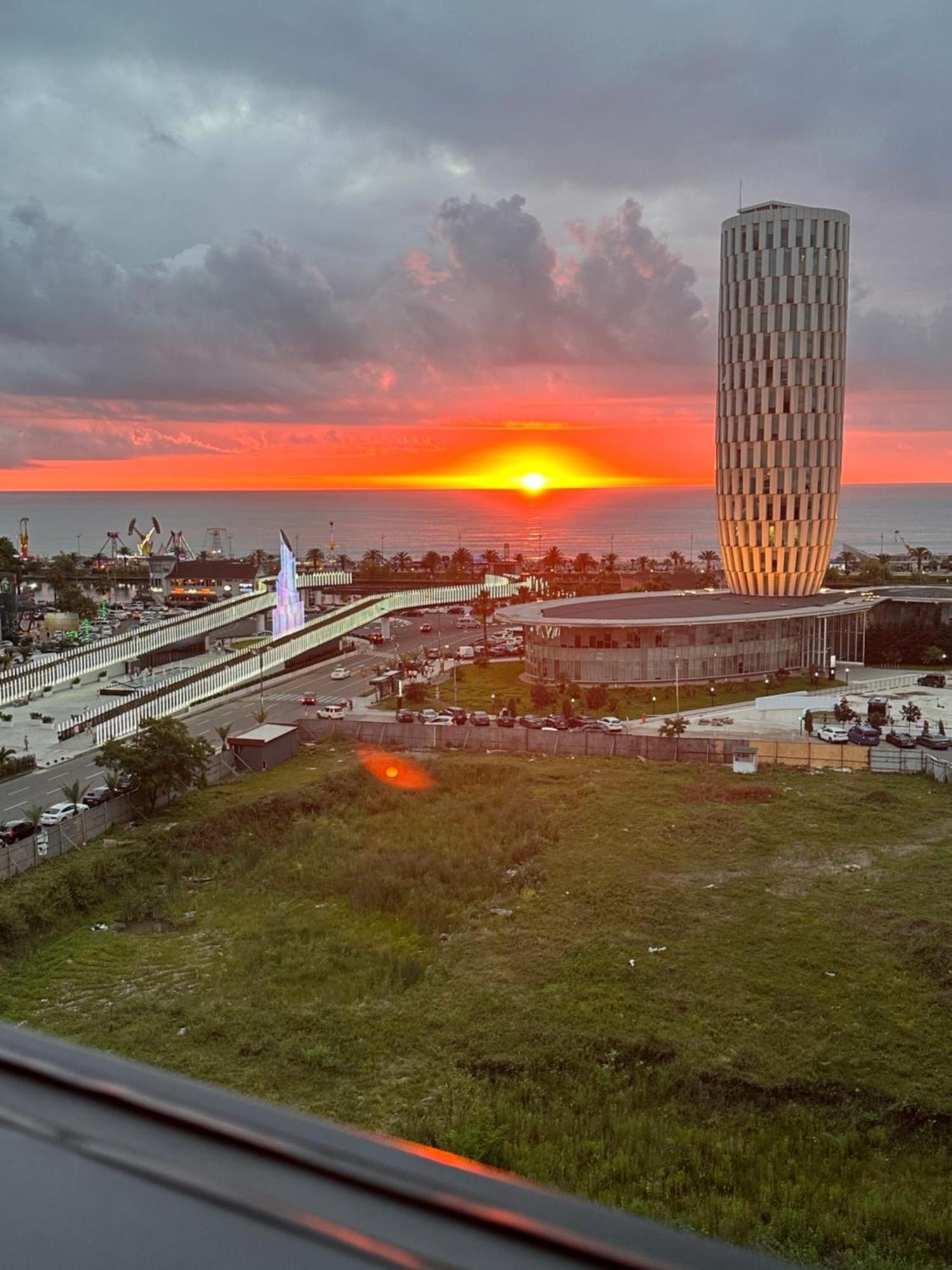 Апартамент У Моря Batumi Exteriör bild